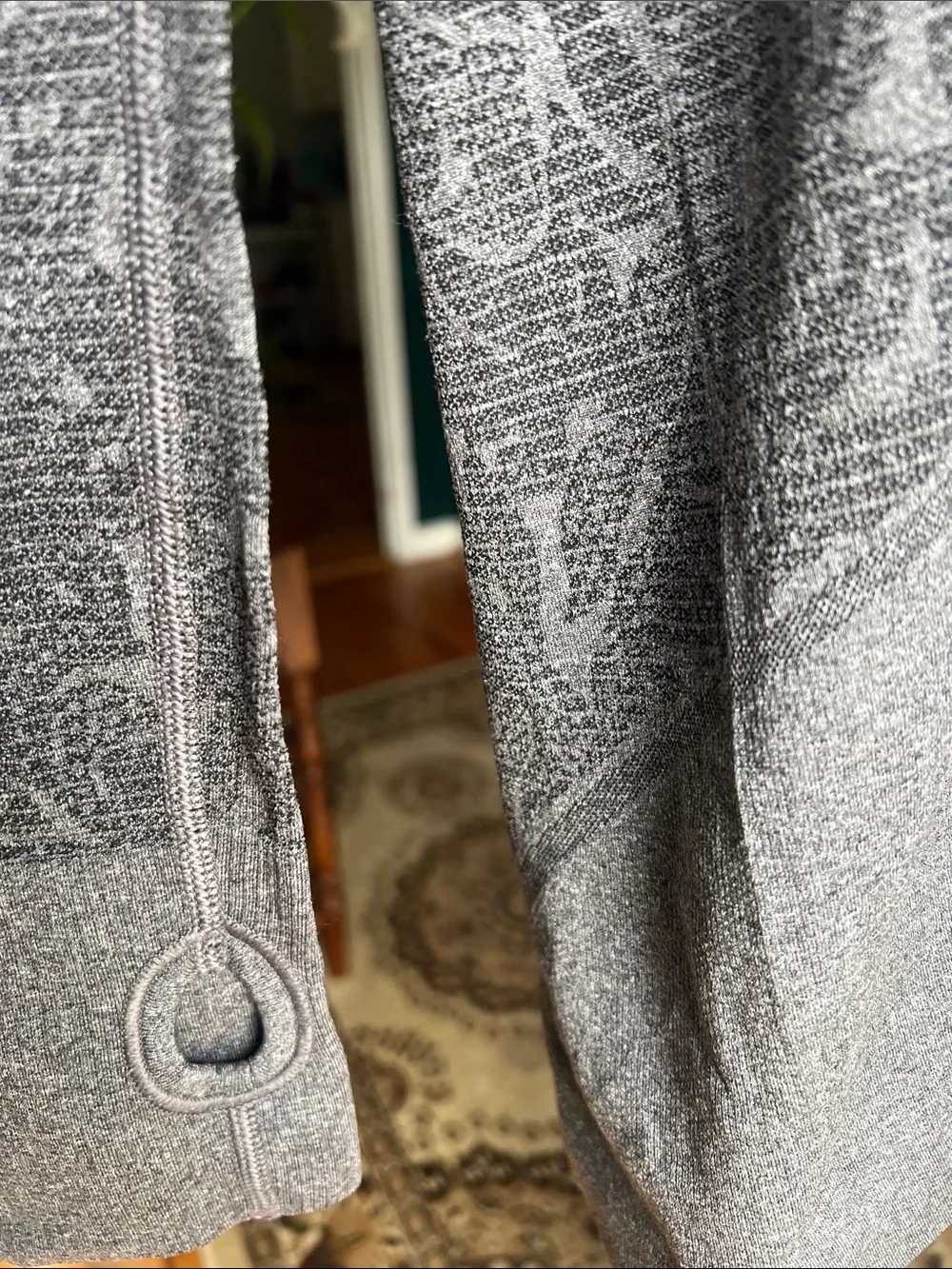 lululemon athletica swiftly tech grey/Black Long Sleeve with Thumbholes size 10